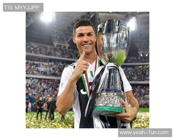 年轻足球明星帅气照片展现运动魅力与青春活力的完美结合