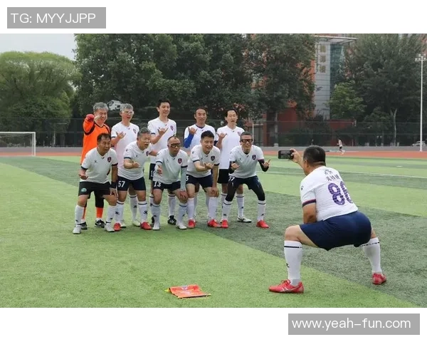 足球明星齐聚一堂精彩瞬间尽在此图展现他们的风采与友谊